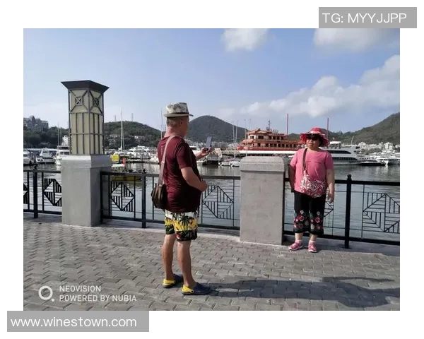 郑州足球明星媳妇美丽瞬间大揭秘她的时尚生活与幸福家庭照分享 郑州足球明星媳妇美丽瞬间大揭秘她的时尚生活与幸福家庭照分享