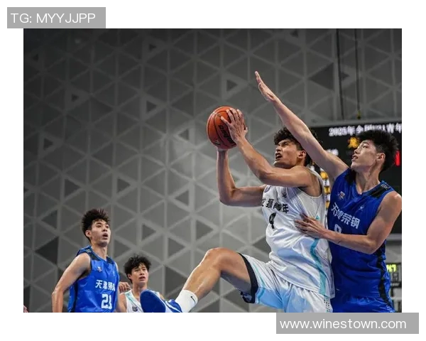 广州篮球队在锦标赛中的灵活性表现分析与战术探讨